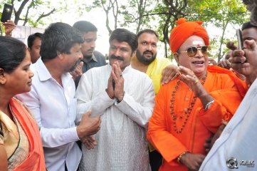 NTR Family Visit to NTR Ghat 2016